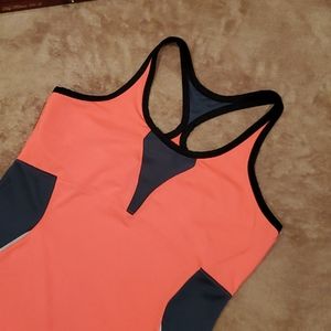 UNDER ARMOUR women's size LG semi fitted tank top